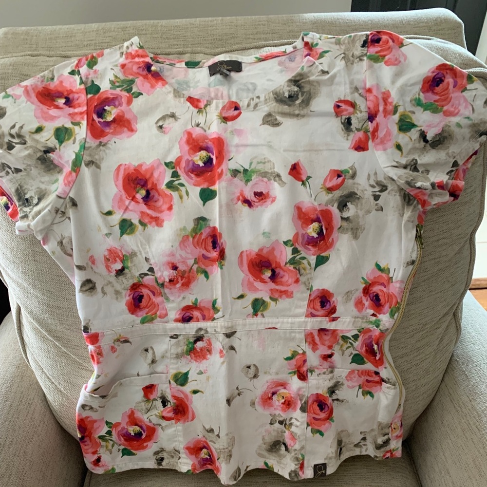 Jaanuu peplum+ floral print scrub top